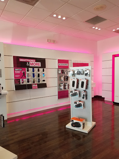Cell Phone Store «T-Mobile», reviews and photos, 663 E Aurora Rd, Macedonia, OH 44056, USA