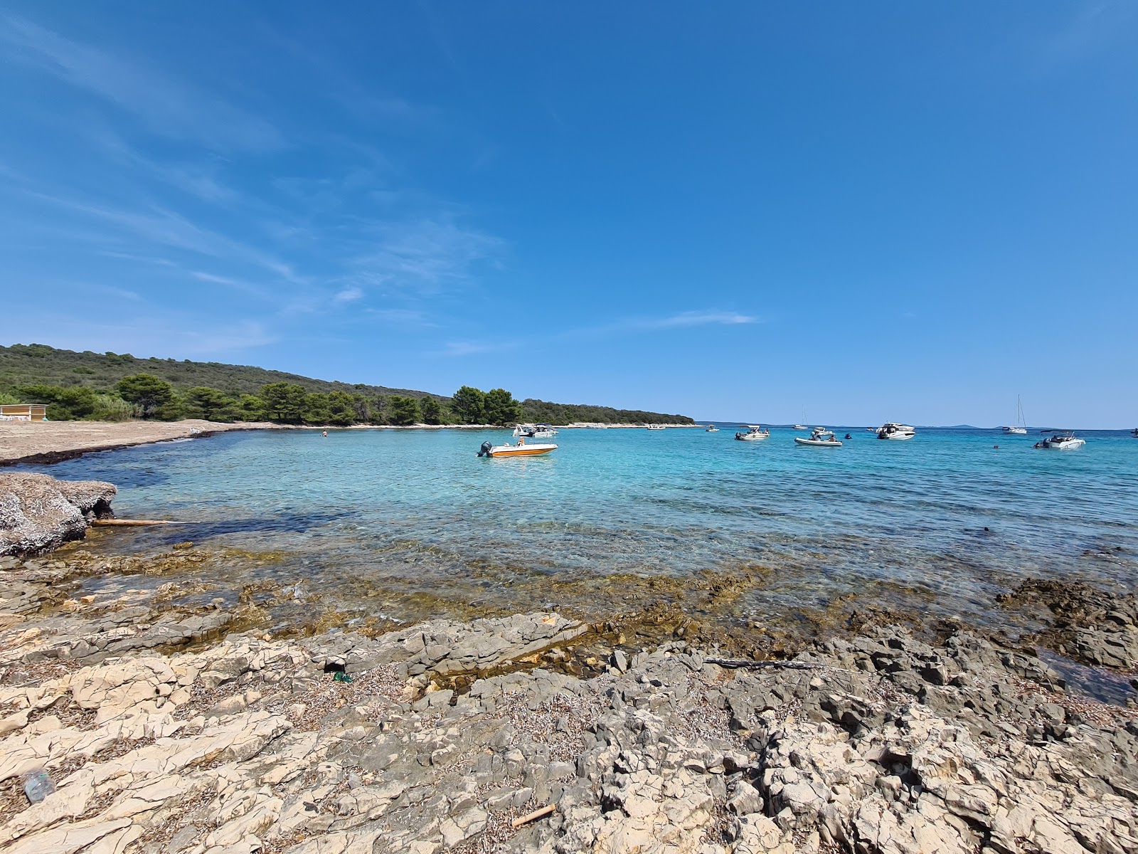 Zdjęcie Przine beach z powierzchnią drobny beżowy piasek