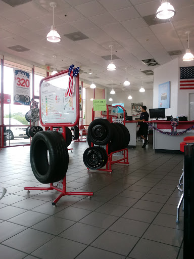 Tire Shop «Discount Tire», reviews and photos, 9099 Westheimer Rd, Houston, TX 77063, USA