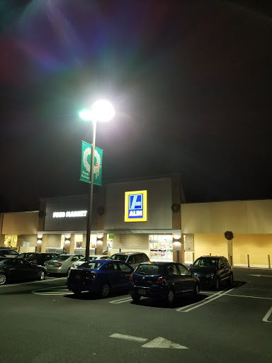 Shopping Mall «Annandale Shopping Center», reviews and photos, 4127 Meadow Ct, Annandale, VA 22003, USA