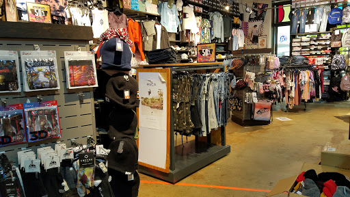 Clothing Store «Zumiez», reviews and photos, 1402 SE Everett Mall Way #100, Everett, WA 98208, USA
