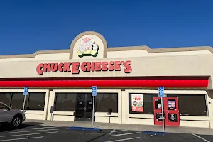 Chuck E. Cheese image