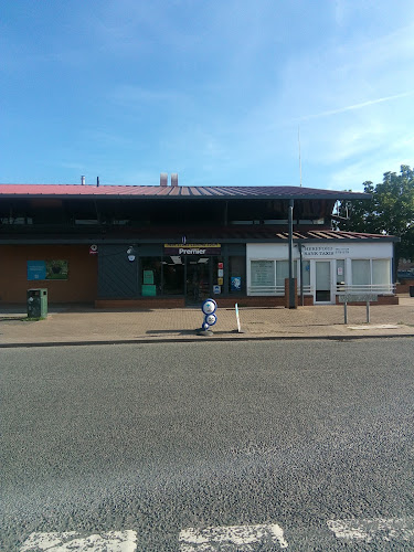 Comments and reviews of Sandown Stores