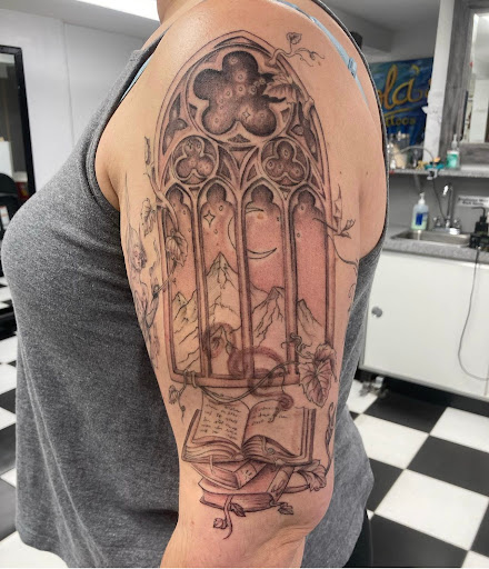 Explore unique sister tattoo ideas, creative tattoo ideas in Bogota, available at Lolas Tattoo Shop