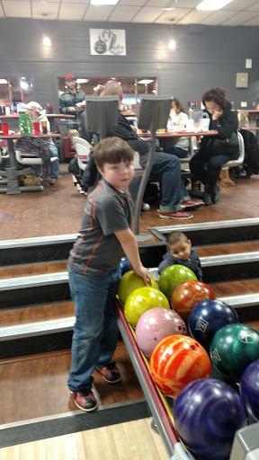 Bowling Alley «Air Lanes Bowling Center», reviews and photos, 4200 Fleur Dr, Des Moines, IA 50321, USA