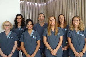 Clínica Dental Doctores Gómez image