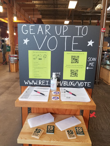 Camping Store «REI», reviews and photos, 766 E Big Beaver Rd, Troy, MI 48083, USA