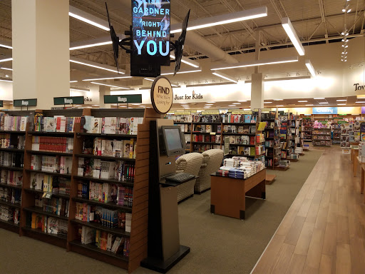 Book Store «Barnes & Noble Booksellers The Shops at River Crossing», reviews and photos, 8675 River Crossing Blvd, Indianapolis, IN 46240, USA