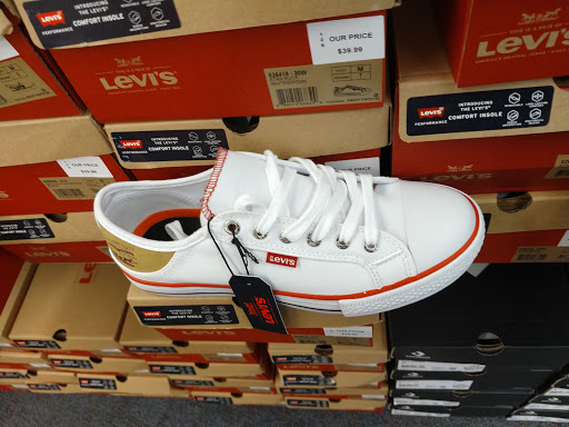 Shoe Store «Shoe Carnival», reviews and photos, 7111 W Alameda Ave, Lakewood, CO 80226, USA