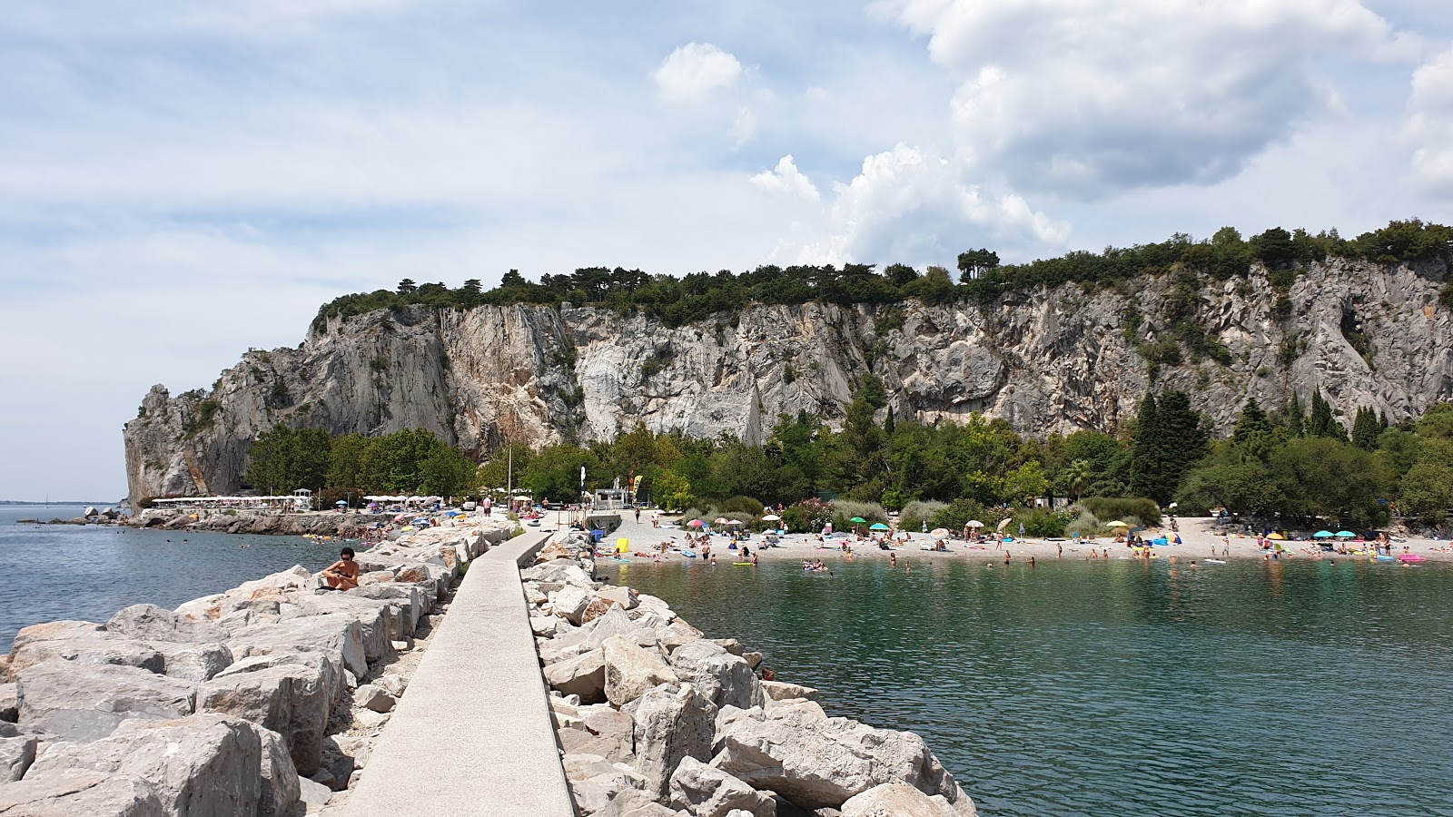 Foto von Caravella beach mit graue kiesel Oberfläche