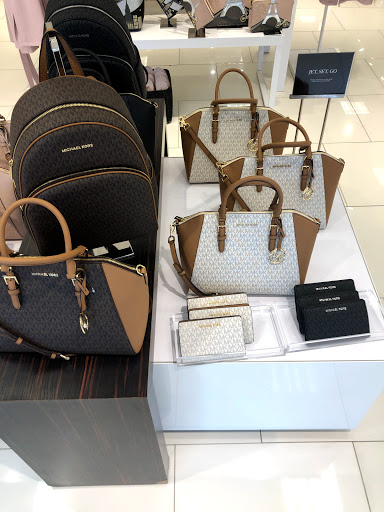 Fashion Accessories Store «Michael Kors», reviews and photos, 20-A Killingworth Turnpike #430, Clinton, CT 06413, USA