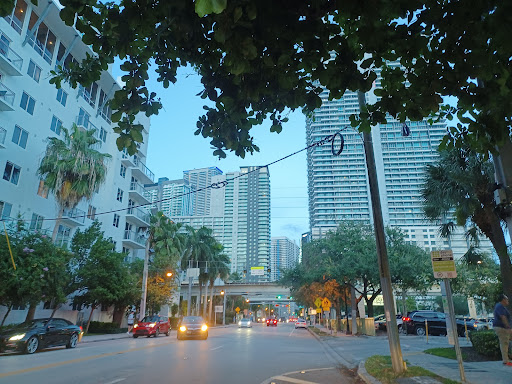 Liquor Store «Publix Liquors at Brickell Village», reviews and photos, 118 SW 13th St, Miami, FL 33130, USA