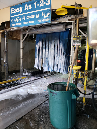 Car Wash «Simoniz Car Wash», reviews and photos, 1970 Revere Beach Pkwy, Everett, MA 02149, USA