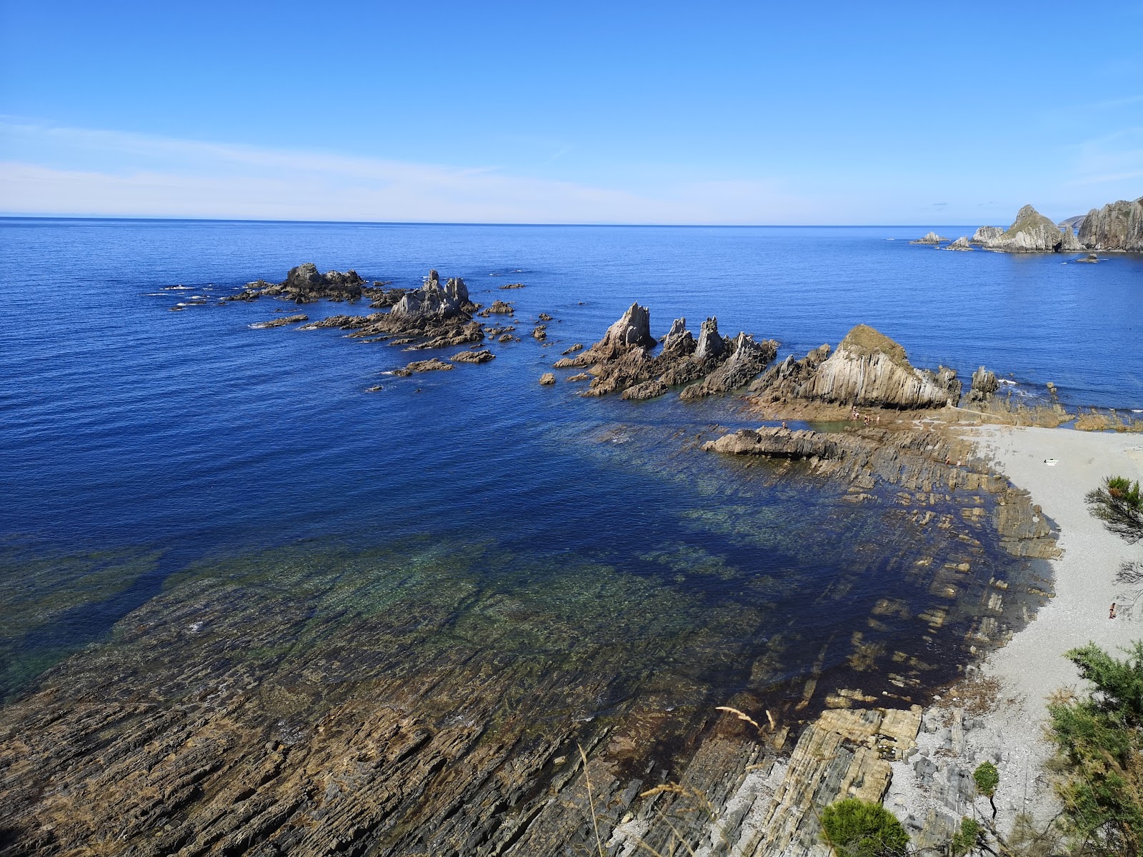 Foto van Playa de Gueirua wilde omgeving