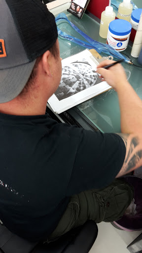 Tattoo Shop «Lucky Tattoo», reviews and photos, 1639 Washington Ave, Miami Beach, FL 33139, USA