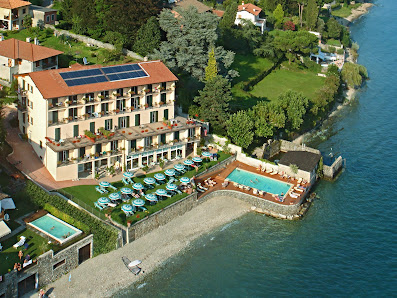 Hotel Regina - Beach & Restaurant Via Regina Levante, 18, 22015 Gravedona ed Uniti CO, Italia