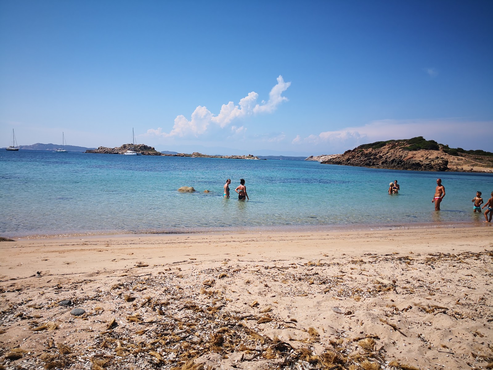 Foto di Spiaggia del Morto con parzialmente pulito livello di pulizia