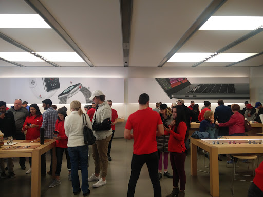 Computer Store «Apple Southlake Town Square», reviews and photos, 260 Grand Ave, Southlake, TX 76092, USA