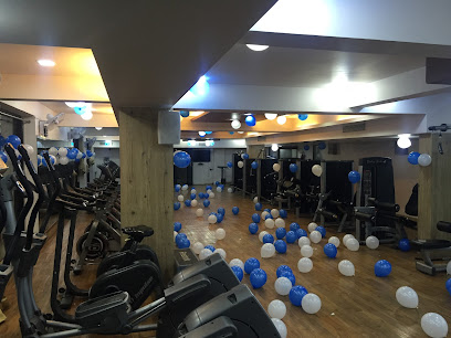 Fitness Track Gym - 3rd Floor Kirti Square Subhanpura Road Above Axis Bank, Nr. Achariya Hospital, Ellora Park, Subhanpura, Vadodara, Gujarat 390023, India