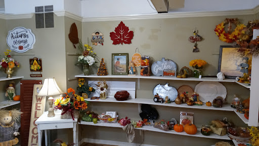 Thrift Store «Re-Uzit Shop of New Holland», reviews and photos, 707 W Main St, New Holland, PA 17557, USA