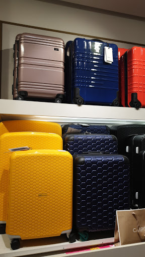 Suitcase shops in Milan
