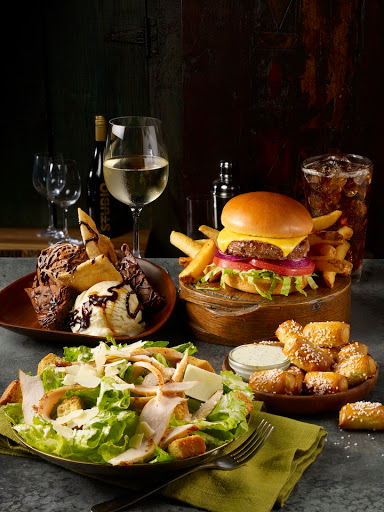 Movie Theater «Studio Movie Grill», reviews and photos, 5655 Colleyville Blvd #300, Colleyville, TX 76034, USA