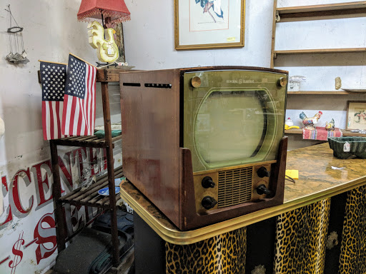 Flea Market «Red Barn Flea Market Auction», reviews and photos, 3381 Kings Hwy, Colonial Beach, VA 22443, USA