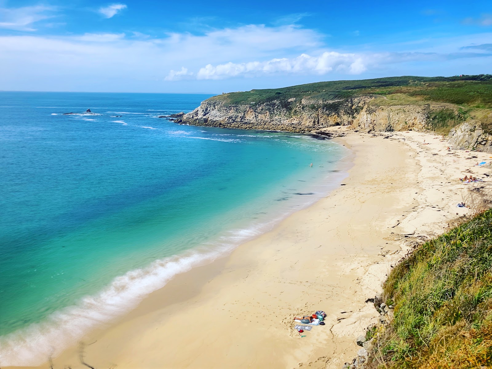 Plage de Corsen的照片 带有明亮的沙子表面