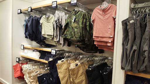 Clothing Store «Gap», reviews and photos, 18511 Outlet Blvd, Chesterfield, MO 63005, USA
