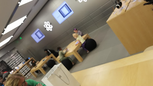 Computer Store «Apple Willow Grove Park», reviews and photos, 2500 W Moreland Rd, Willow Grove, PA 19090, USA