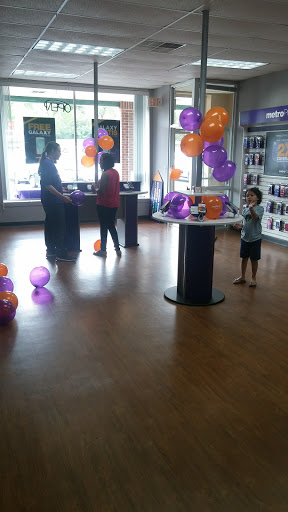 Cell Phone Store «MetroPCS Authorized Dealer», reviews and photos, 895 W Center St, Kingsport, TN 37660, USA