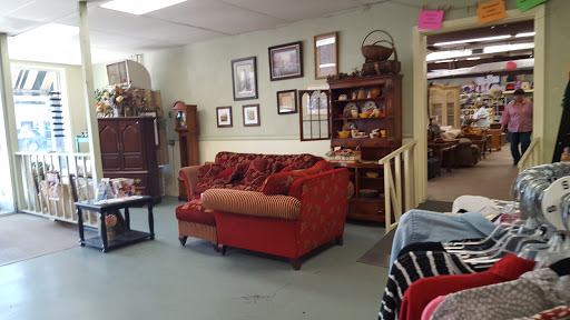 Used Clothing Store «T.E.A.M. Resale Shop», reviews and photos, 300 W Main St, Tomball, TX 77375, USA