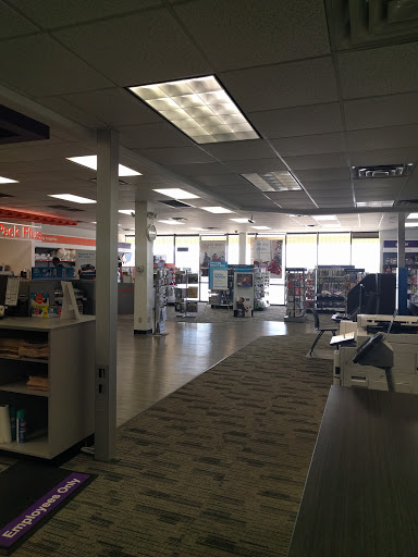 Print Shop «FedEx Office Print & Ship Center», reviews and photos, 3201 W Airport Fwy Suite 100, Irving, TX 75062, USA