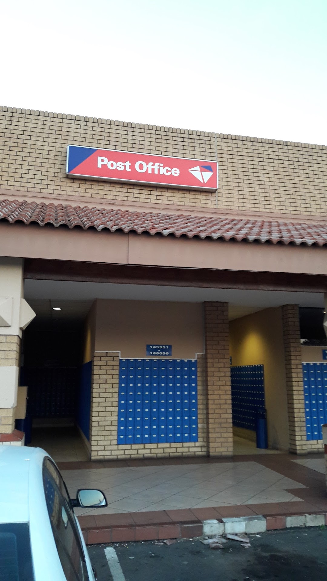 Bracken Gardens Post Office