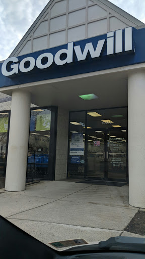 Thrift Store «Goodwill Ashland Retail Store», reviews and photos, 10485 Dow Gil Rd, Ashland, VA 23005, USA