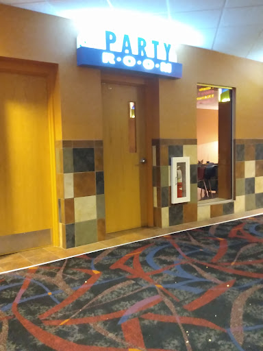 Movie Theater «Regal Cinemas Fox Run 15 & RPX», reviews and photos, 45 Gosling Rd, Newington, NH 03801, USA
