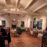 Atmosphère du Restaurant Les Mets' Anges à Le Perrier - n°1