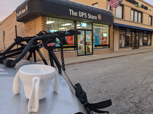 Shipping and Mailing Service «The UPS Store», reviews and photos, 3926 Touhy Ave, Lincolnwood, IL 60712, USA