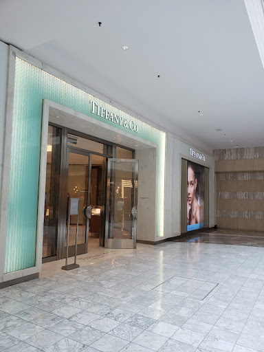 Jewelry Store «Tiffany & Co.», reviews and photos, 1 Garden State Plaza Blvd, Paramus, NJ 07652, USA