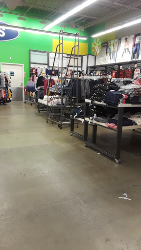 Clothing Store «Old Navy», reviews and photos, 3131 E Main St, Mohegan Lake, NY 10547, USA