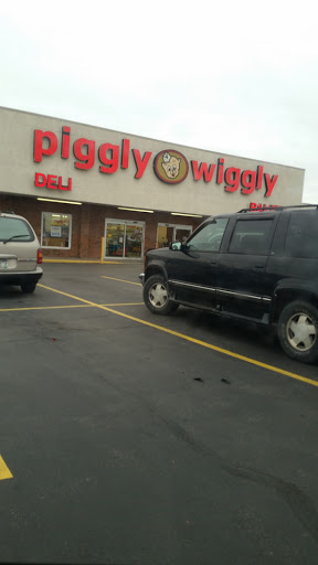 Grocery Store «Piggly Wiggly», reviews and photos, 18 Perry Morris Square, Milton, WV 25541, USA