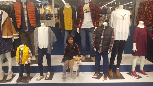 Clothing Store «Old Navy», reviews and photos, 1459 New Britain Ave, West Hartford, CT 06110, USA