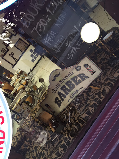 Barber Shop «LEGENDZ CLASSIC BARBER SHOP», reviews and photos, 207 N Center St, Arlington, TX 76011, USA