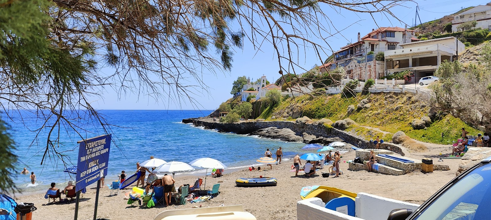 Daskaliou Beach'in fotoğrafı düz bir kıyı şeridi ile birlikte