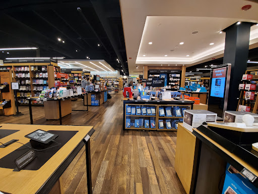 Amazon Books, 246 Legacy Pl, Dedham, MA 02026, USA, 