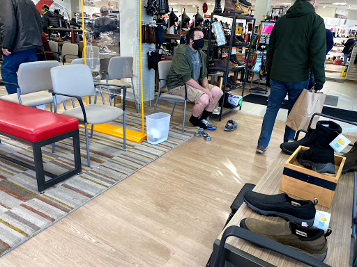 Shoe Store «Alamo Shoes», reviews and photos, 5321 N Clark St, Chicago, IL 60640, USA