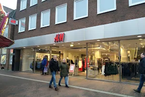 H&M image