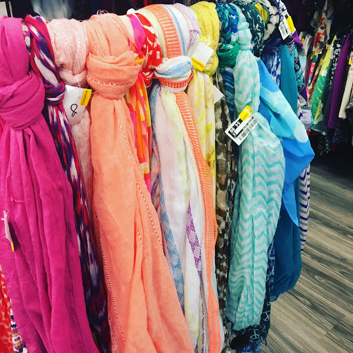 Used Clothing Store «Clothes Mentor», reviews and photos, 306 Oyster Point Rd, Newport News, VA 23602, USA