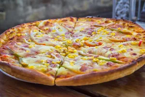 Triangolis pizza image