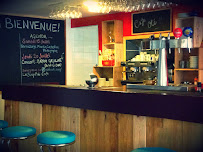Atmosphère du Bistro Le Stop Pub Cafe à Sainte-Colombe-sur-l'Hers - n°4